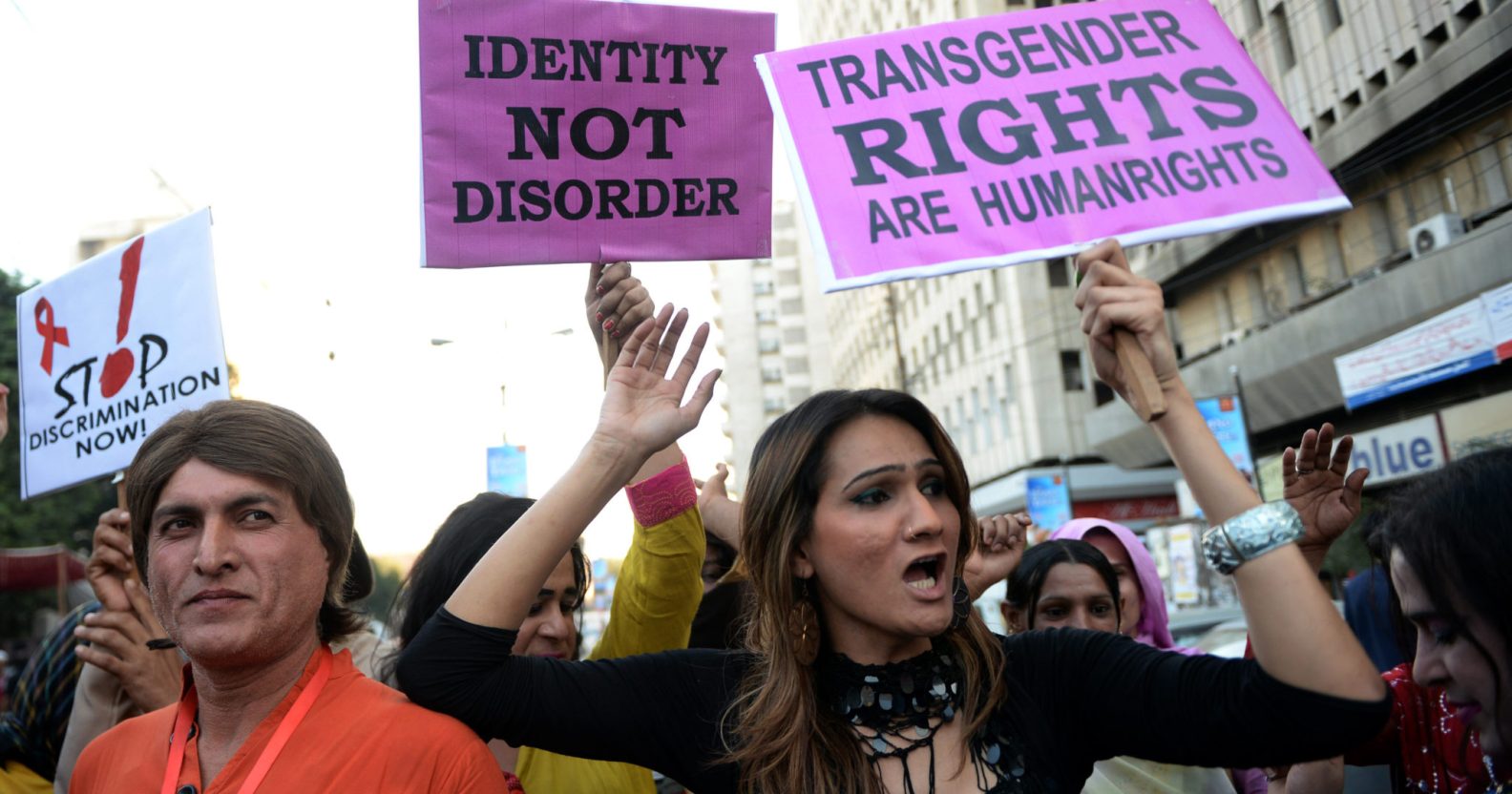 Transgender-Gemeinschaft versammelt sich, um gegen Hassverbrechen in Pakistan zu protestieren