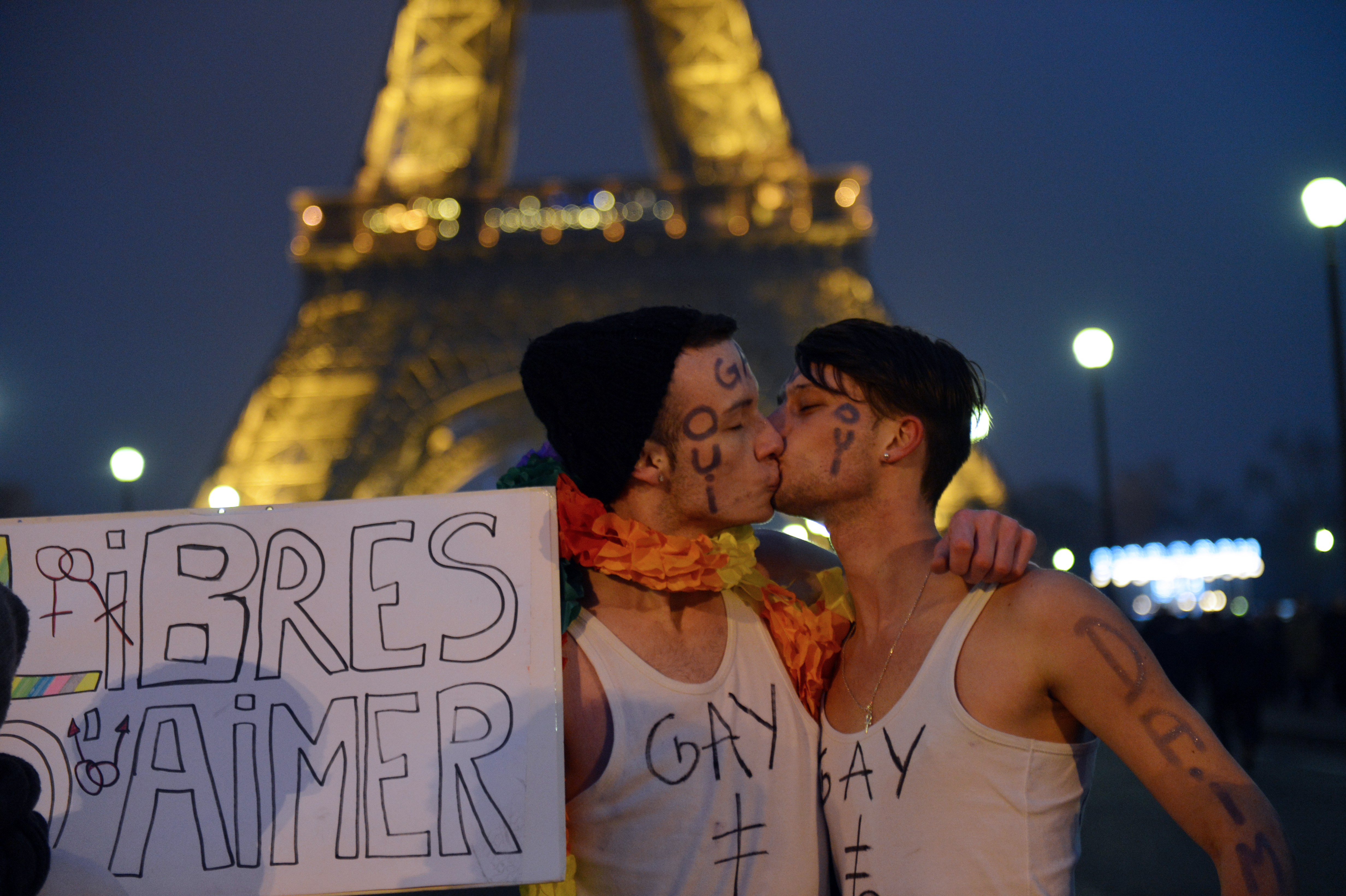 France combats anti-LGBT bullying with new school campaign | PinkNews