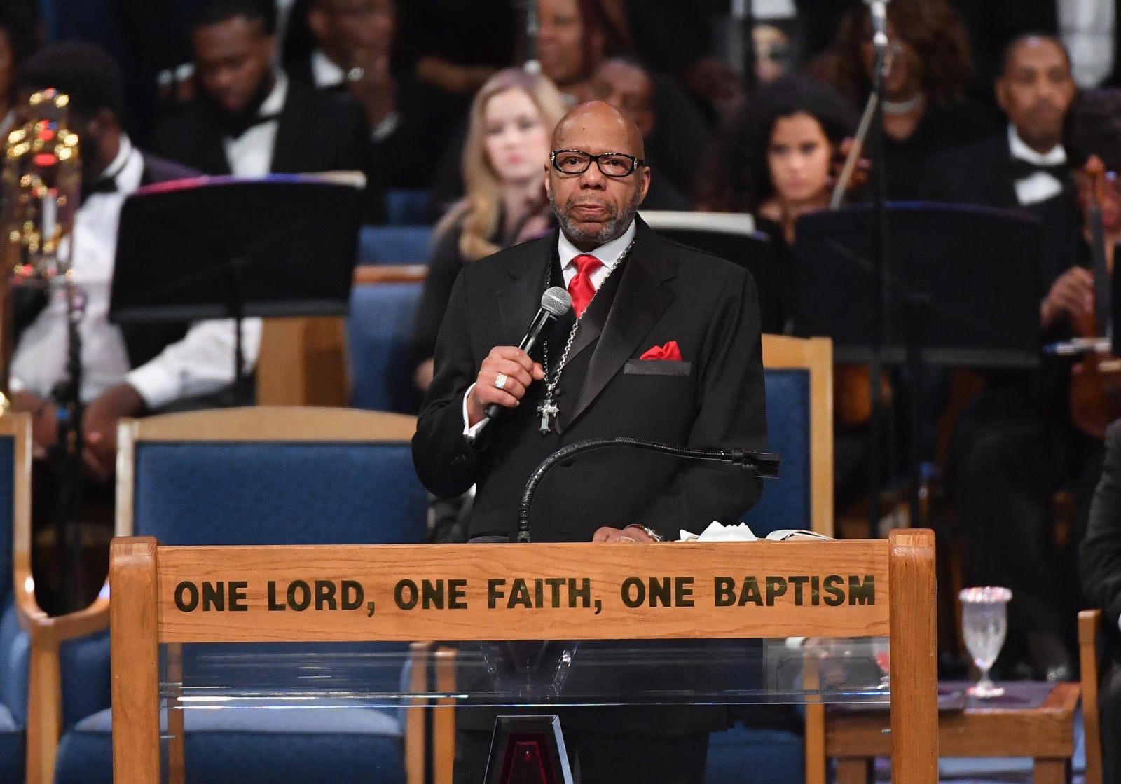 Aretha Franklin Funeral Pastors Eulogy Stirs Controversy And Ariana