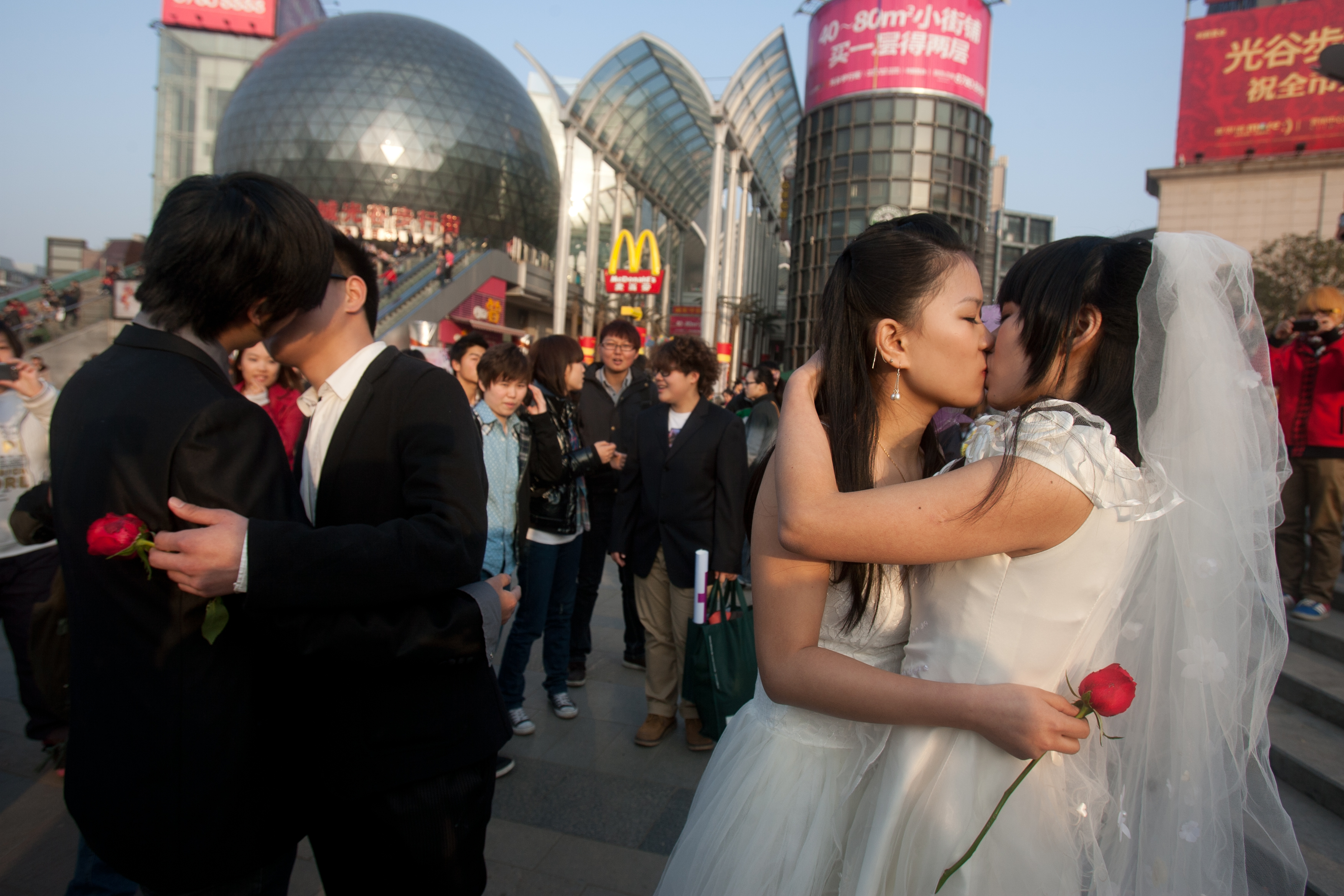 China: Gay couple marry despite warnings | PinkNews