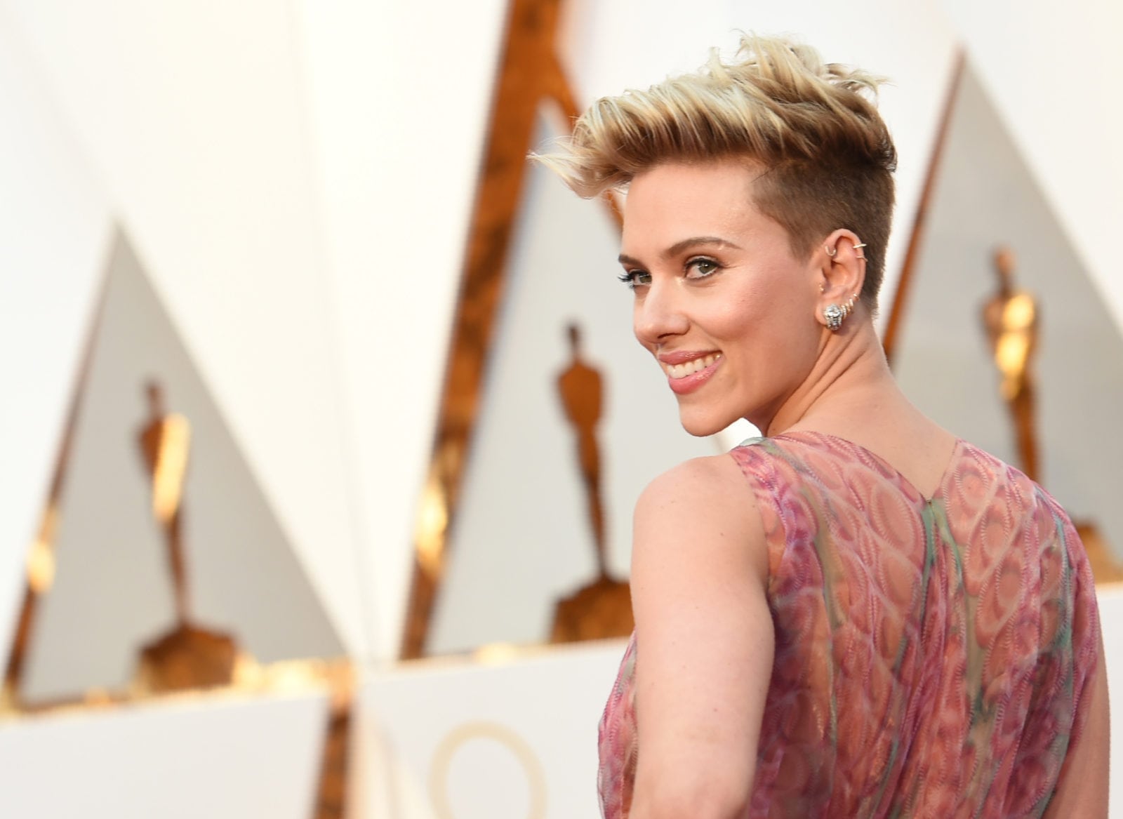 Scarlett Johansson Drops Out Of Rub And Tug After Backlash For Taking Transgender Role Pinknews 