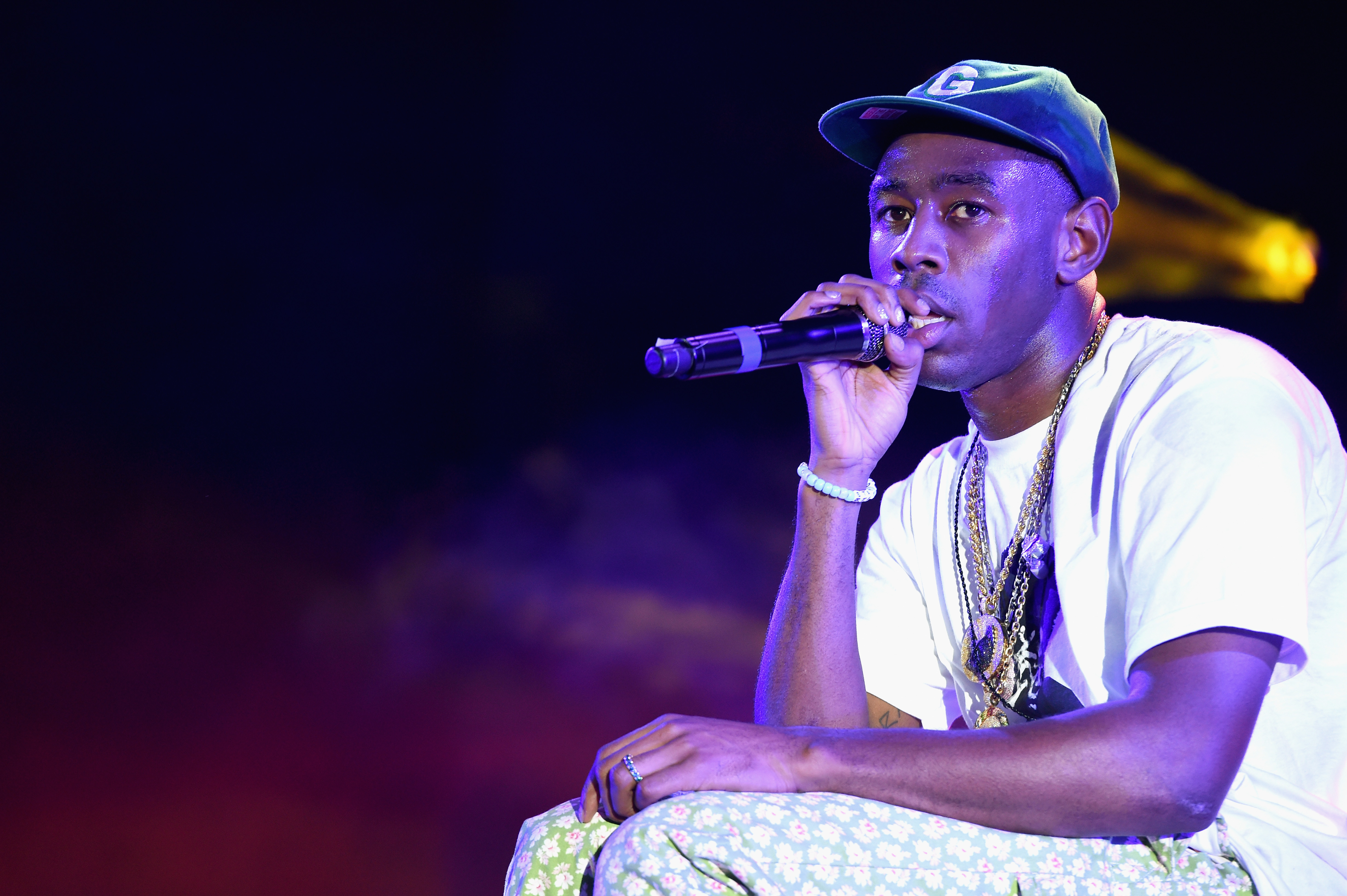 Tyler the creator lyrics. Tyler the creator. Tyler the creator New. Tyler the creator около своего магазина. Tyler the creator биография на англ.