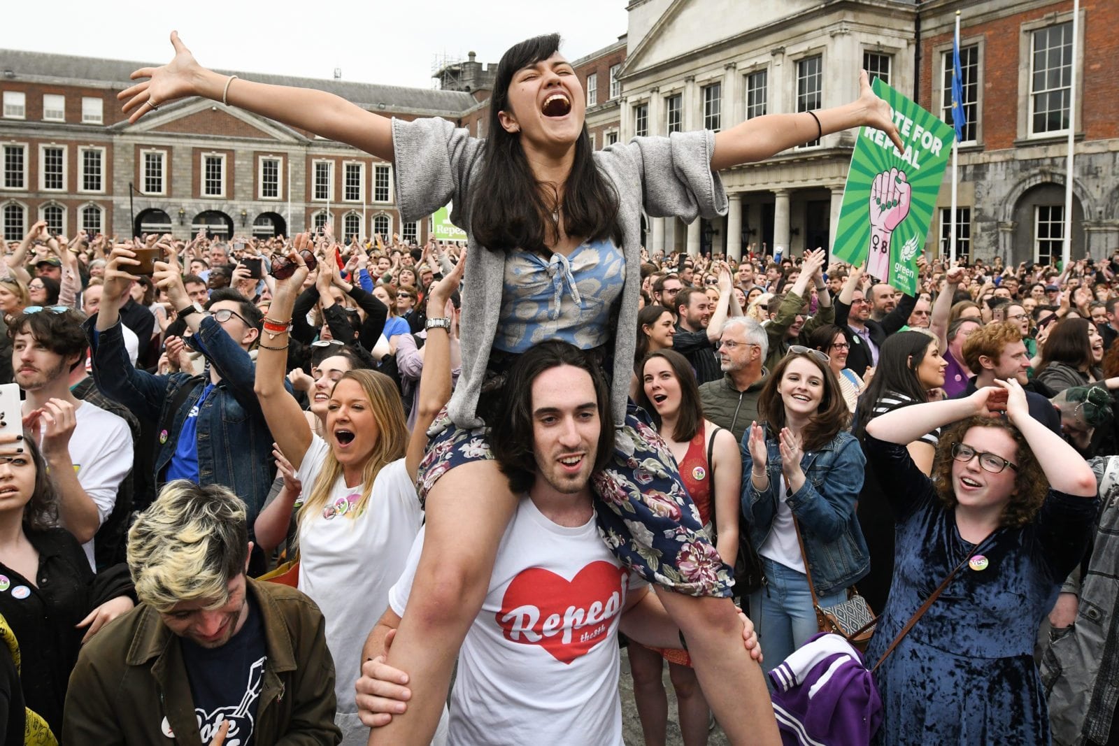 Ireland official language. 26 Мая Ирландия. Популярный бан Ирландии.