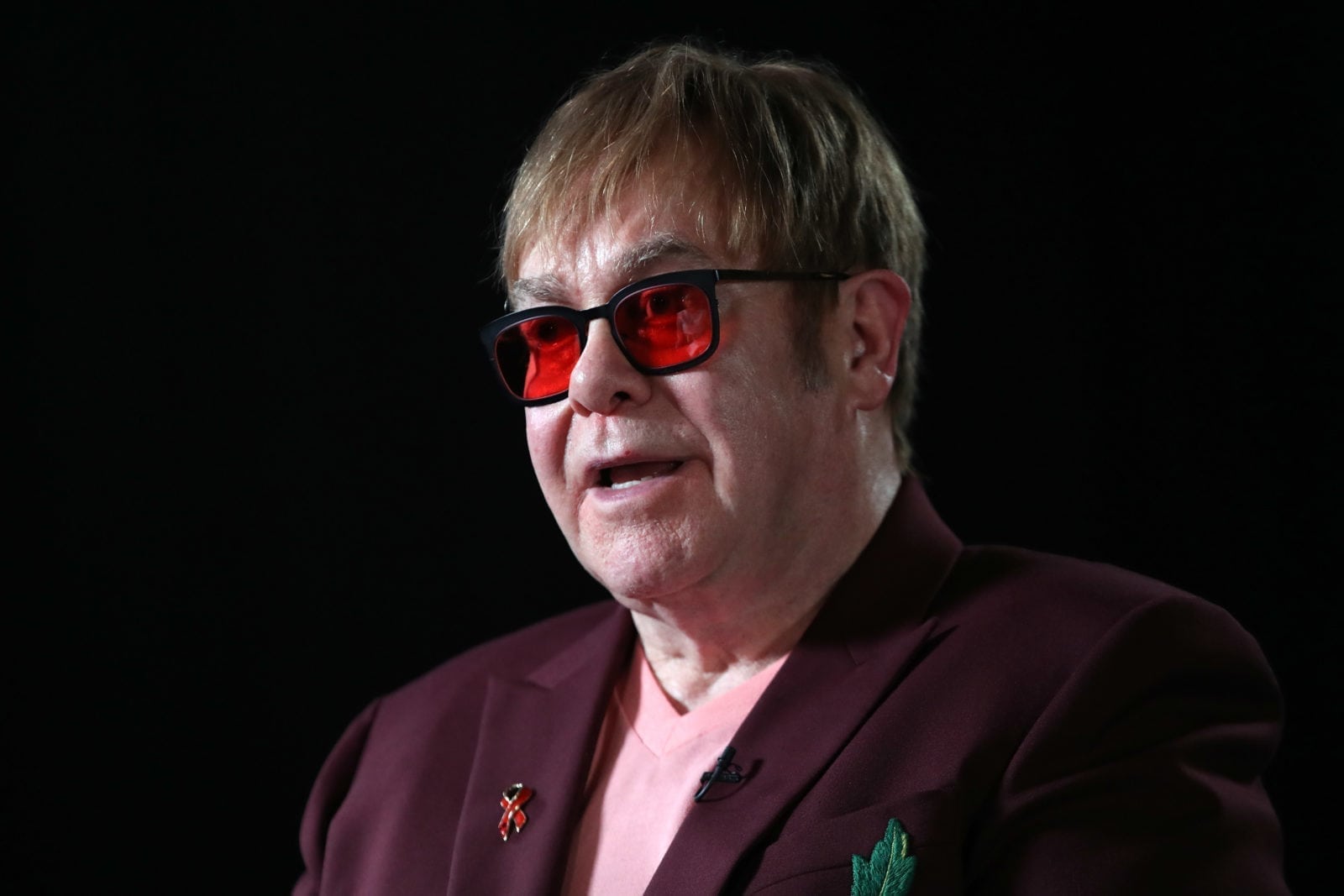 John called. Sir Elton John. Английский певец сэр Элтон Джон. Певец 71 год.