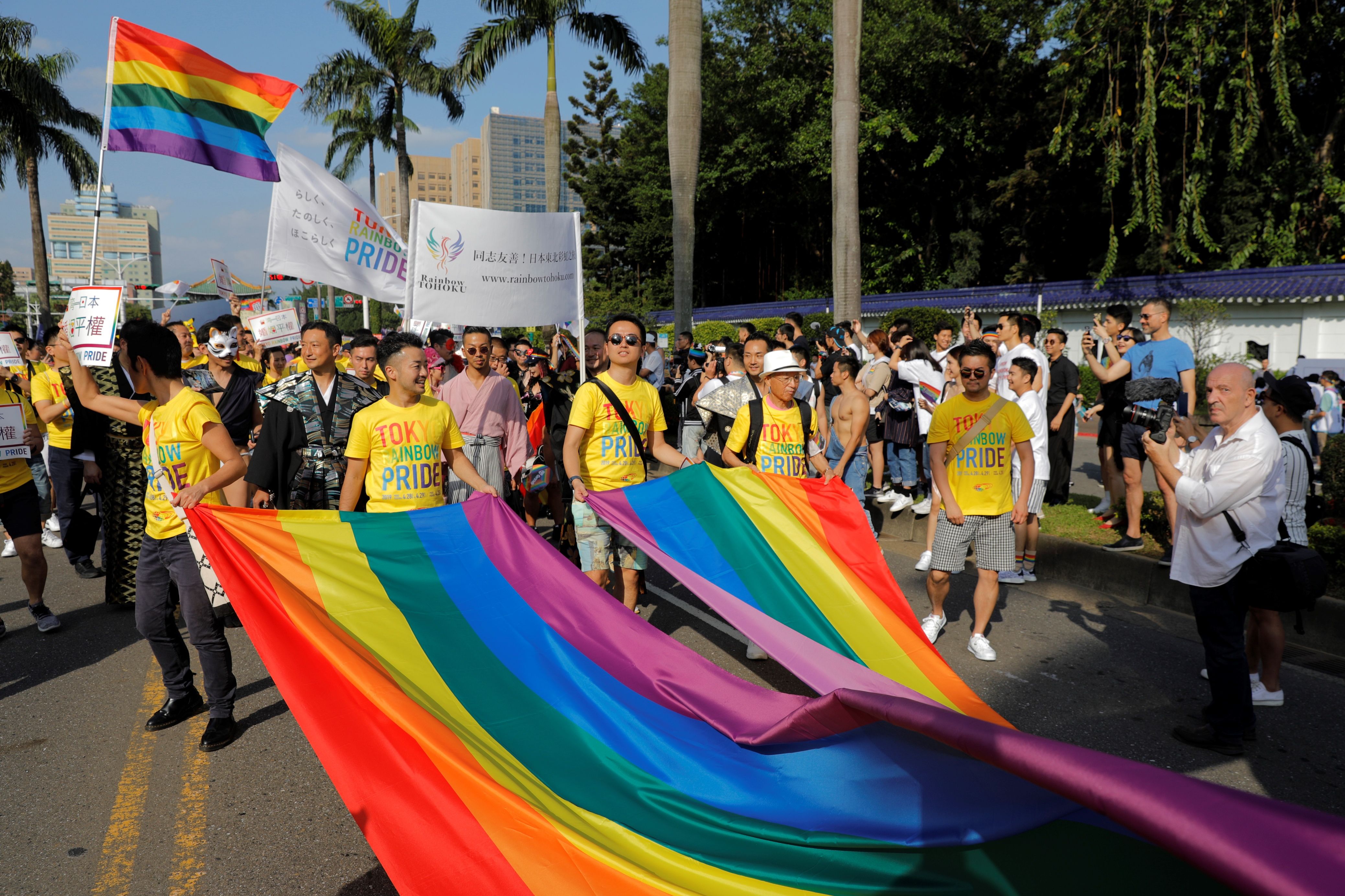 Huge Crowds Gather For Taiwan Pride Parade To Call For Marriage Equality Pinknews