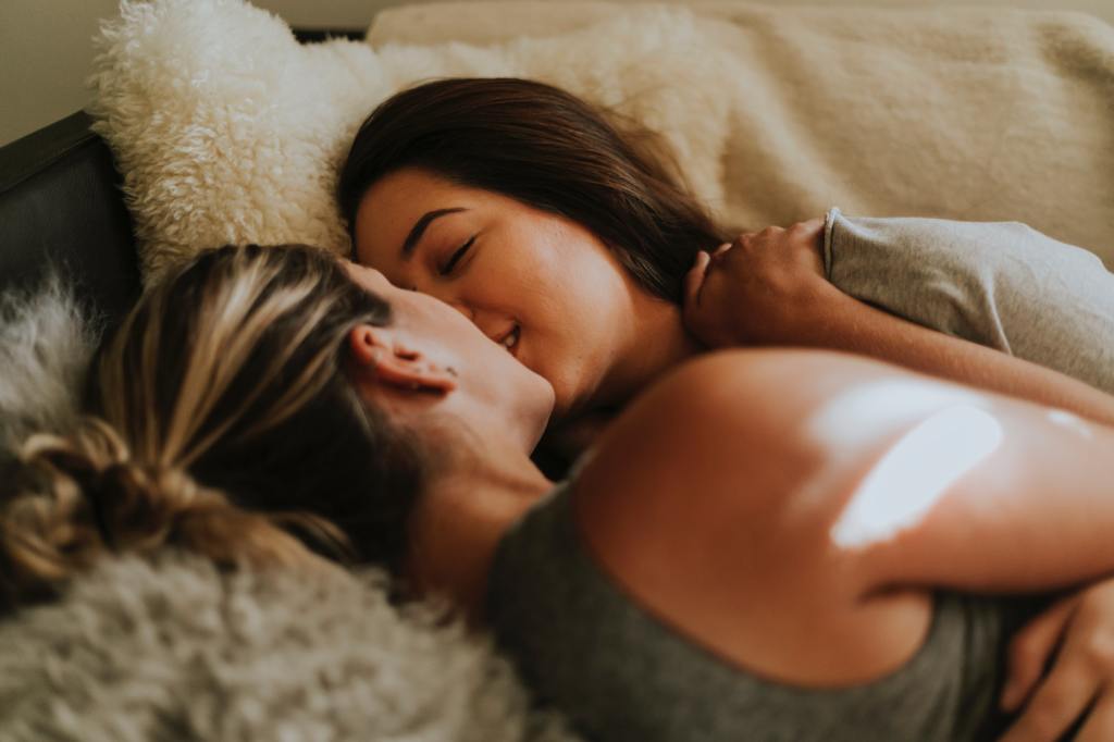 Lesbian Girls Sleeping Nude - American girls are the world's biggest consumers of Pornhub lesbian content  | PinkNews