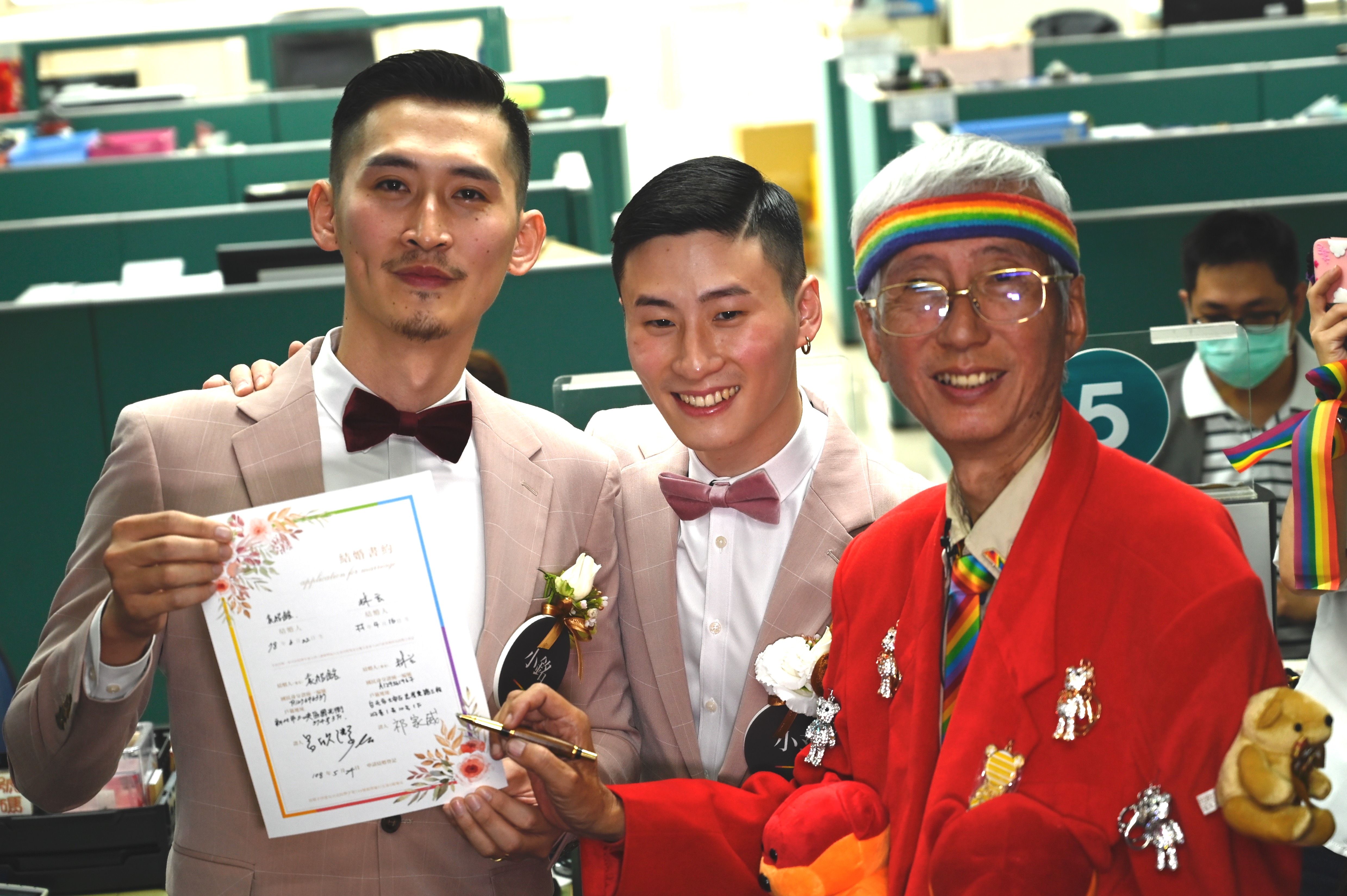 Taiwan: More than 1,000 gay couples wed in first month of equal marriage |  PinkNews