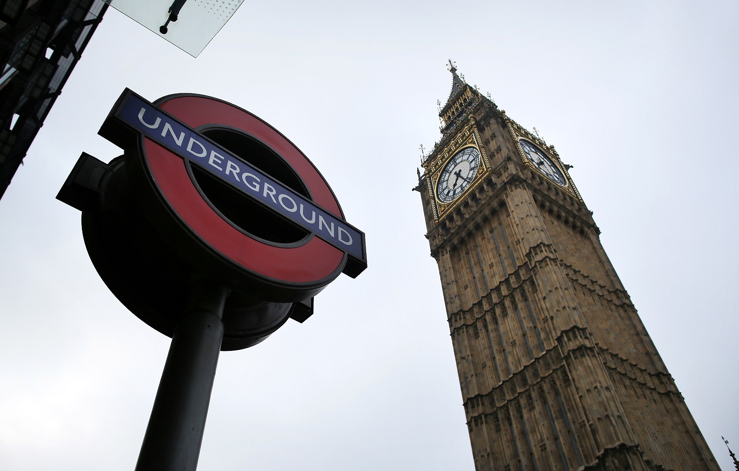 London life. Лондон Биг Бен андеграунд. Лондонский суд. Лондонский монитор. Underground Лондон возле Биг Бэна.