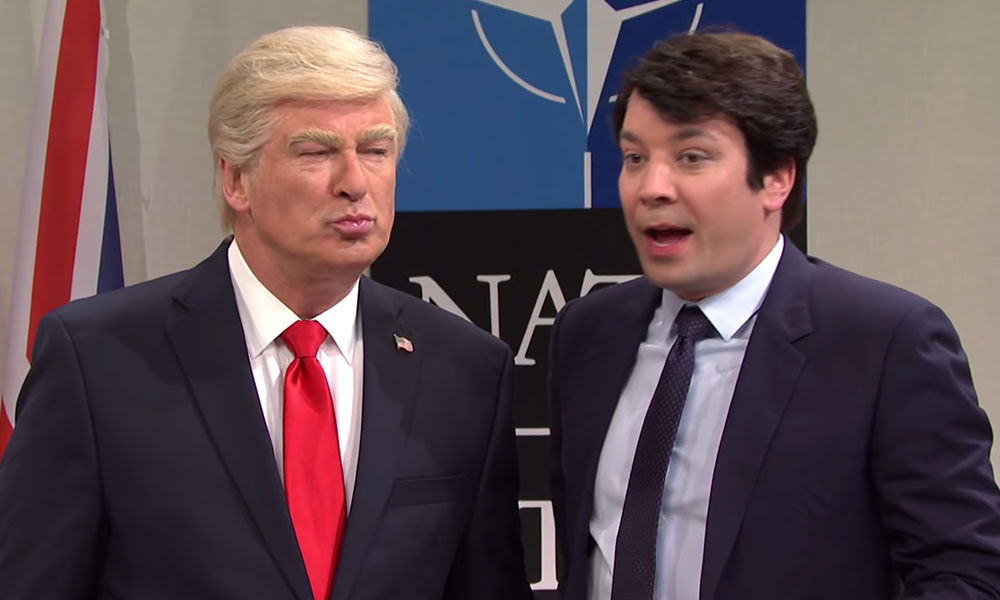 SNL resorts to gay joke about Putin and Trump's and we're exhausted