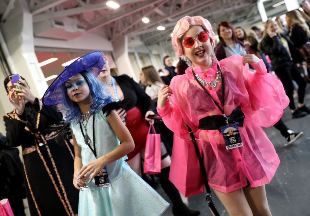 Young fans in drag at DragCon
