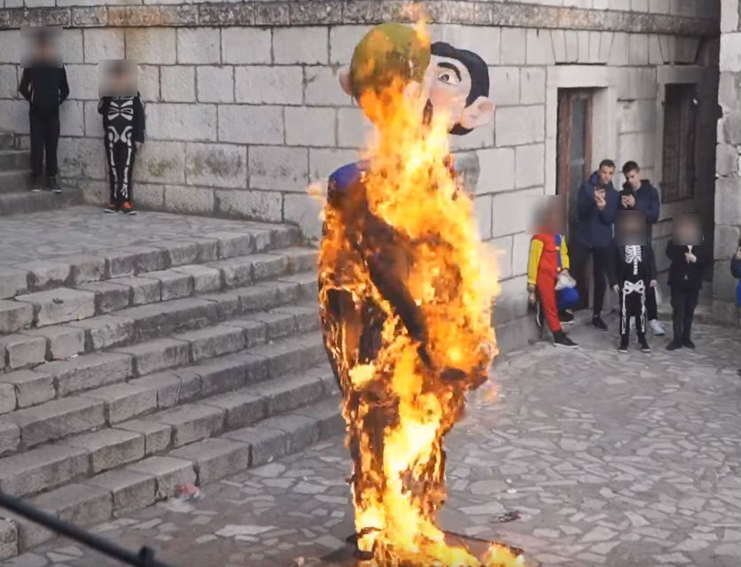 Crowds including young children looked on as the effigy burned (Photo: YouTube still/ Boško Ćosić)
