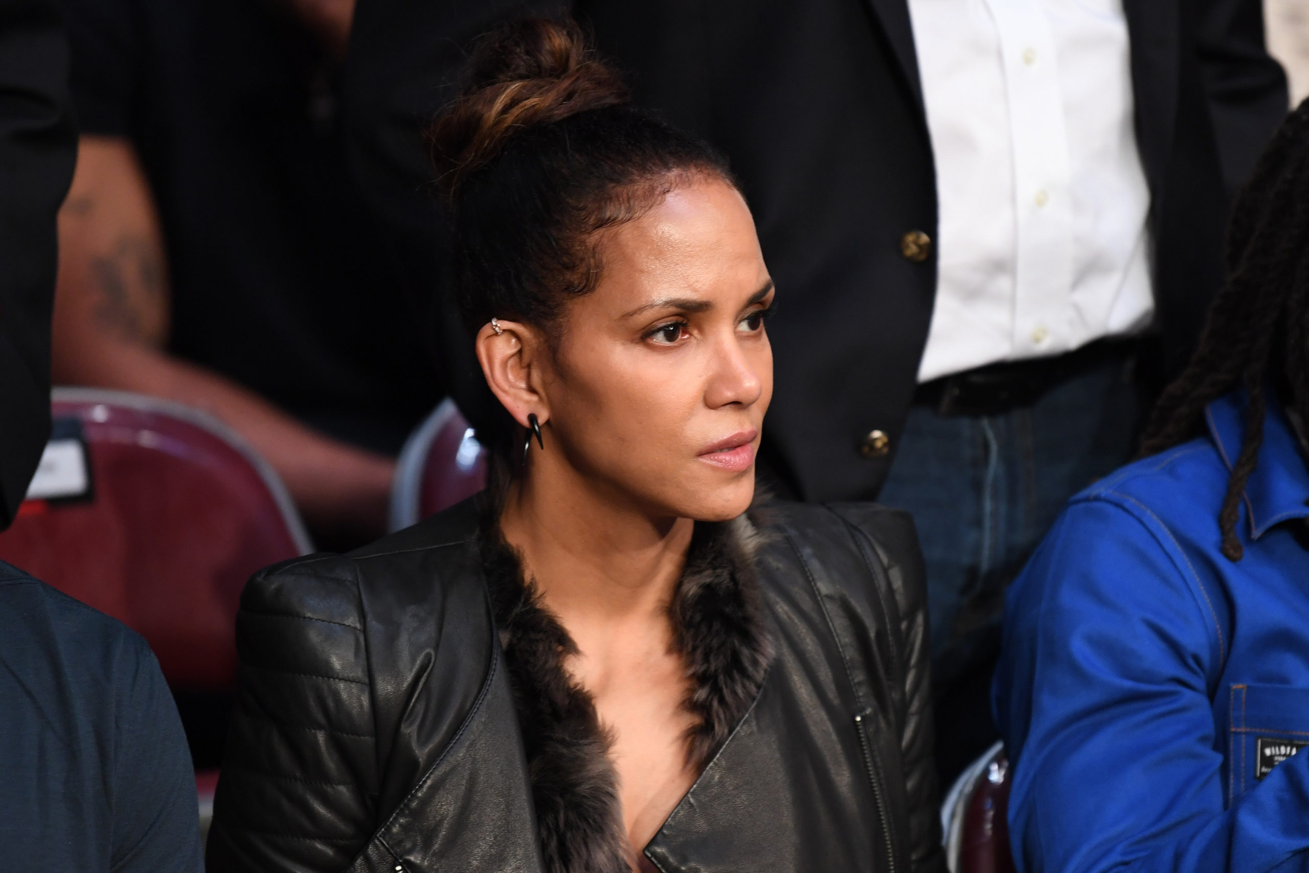 2560px x 1707px - Halle Berry shuts down bigots shaming her son for wearing heels