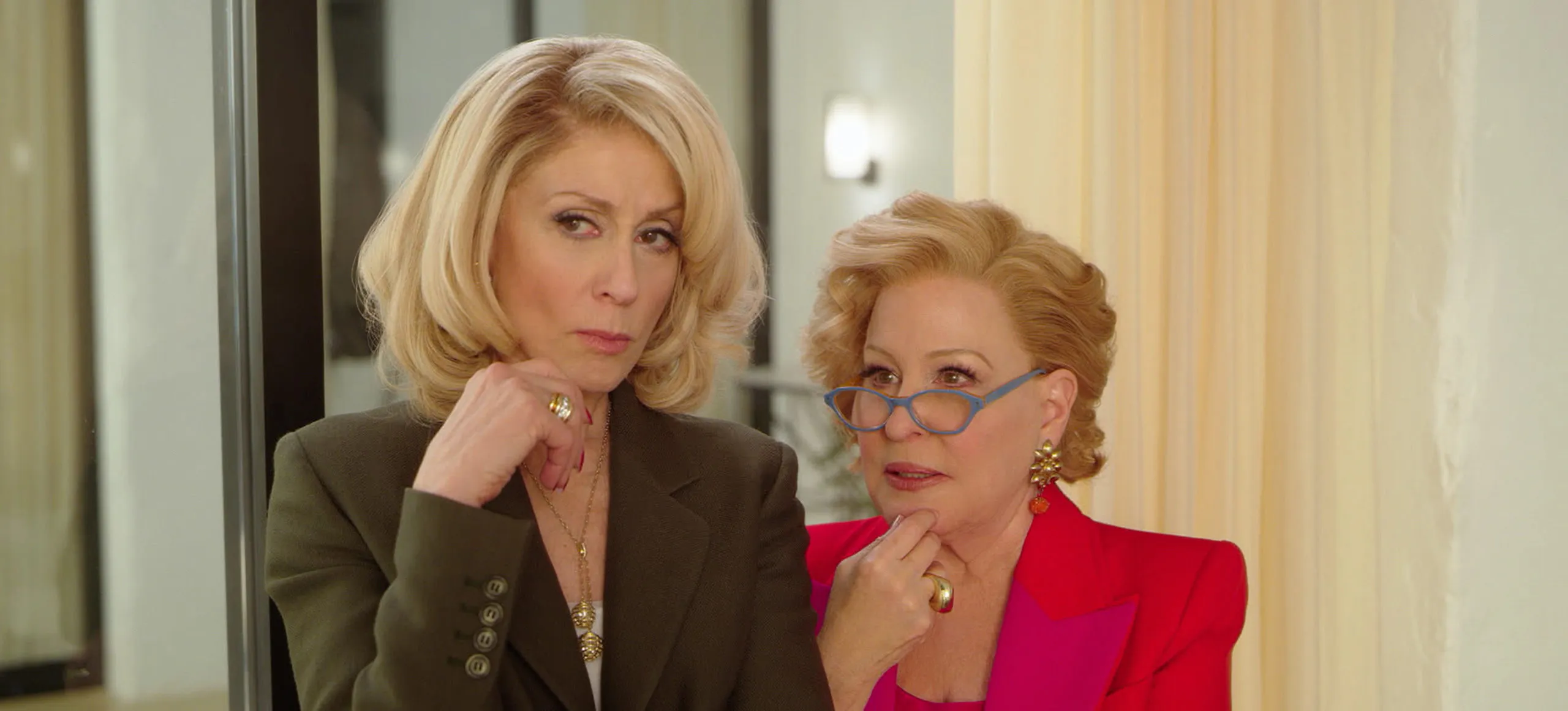 Judith Light as Dede Standish and Bette Midler as Hadassah Gold in The Politician 