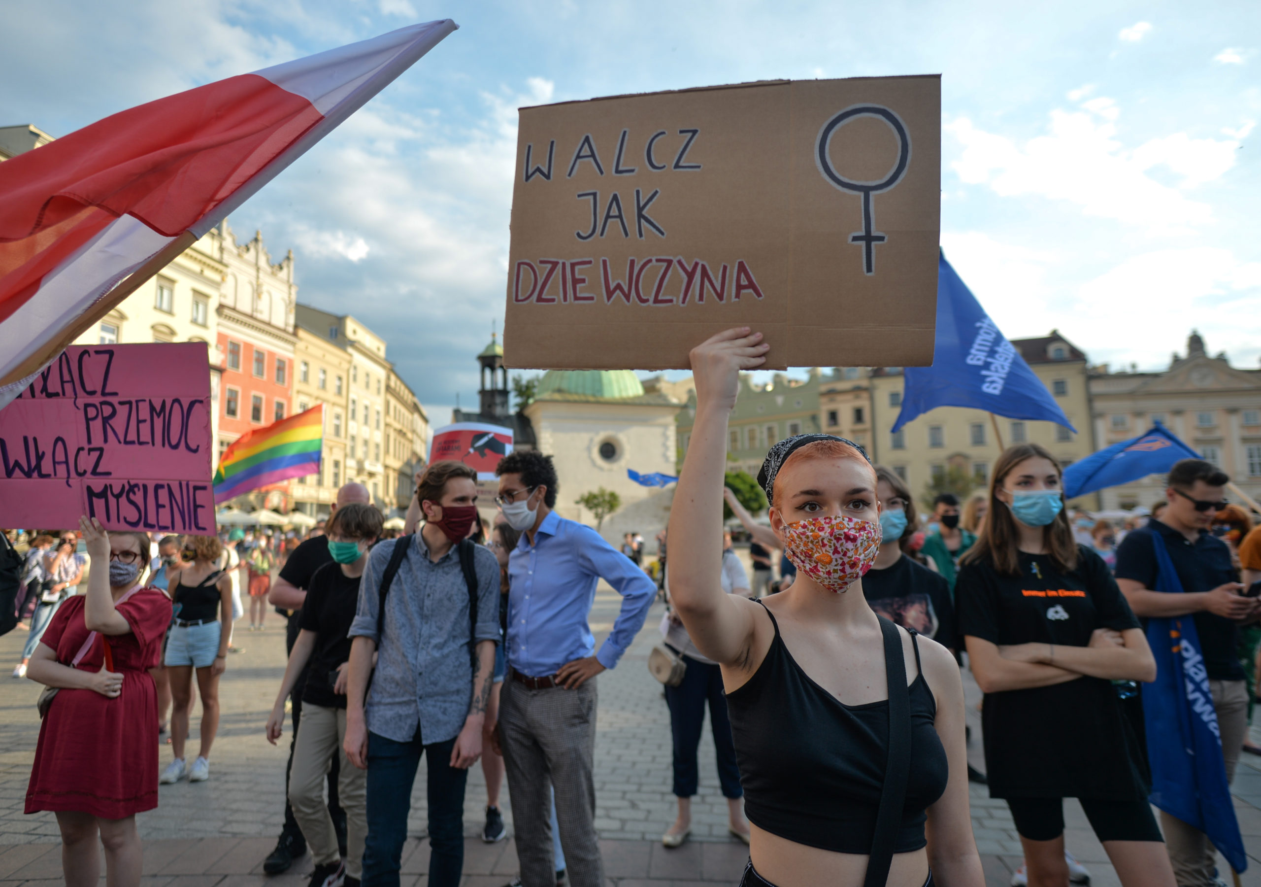 Activists gathered on Friday afternoon at Krakow's Main Market Square to voice their opposition to the government's plan to withdraw Poland from the 2011 Council of Europe's Istanbul Convention on combating domestic violence. 