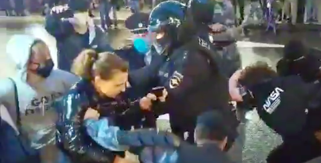 Полицейский беспредел 2018. Митинг в Москве 15 июля 2020. Беспредел полиции в России 2020. Отрезали голову полицейскому. Полицейский беспредел 2021.