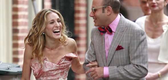 Willie Garson and Sarah Jessica Parker filming Sex and the City.