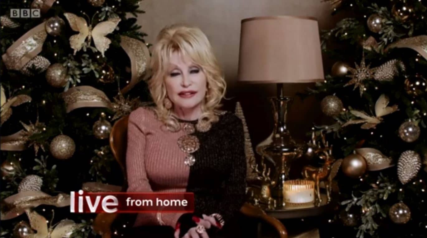 Dolly Parton Apologises To Lesbian Couple After Dollywood Banned Pro Gay Marriage T Shirt Pinknews