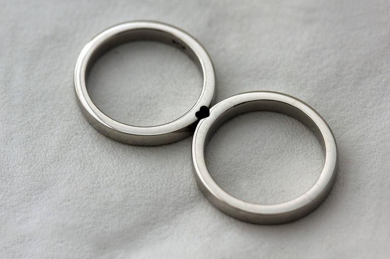 Matching heart wedding bands. (Etsy/CADIjewelry)