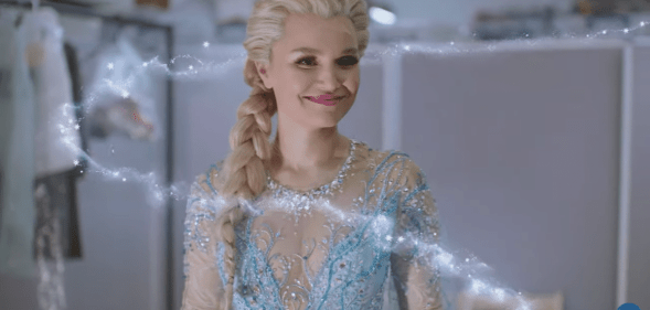 Samantha Banks stars as Elsa in the West End production of Frozen. (YouTube)