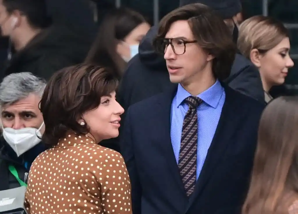Lady Gaga (L) and US actor Adam Driver (R) in costume filming House of Gucci