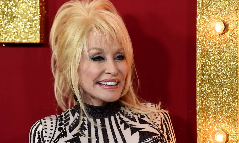 Dolly Parton arrives at the premiere of Netflix's "Dumplin'"