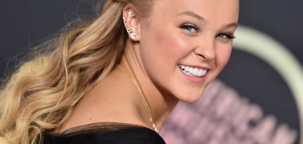 JoJo Siwa attends the 2021 American Music Awards