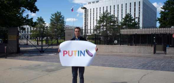 Bogdan Globa protesting against Russia.