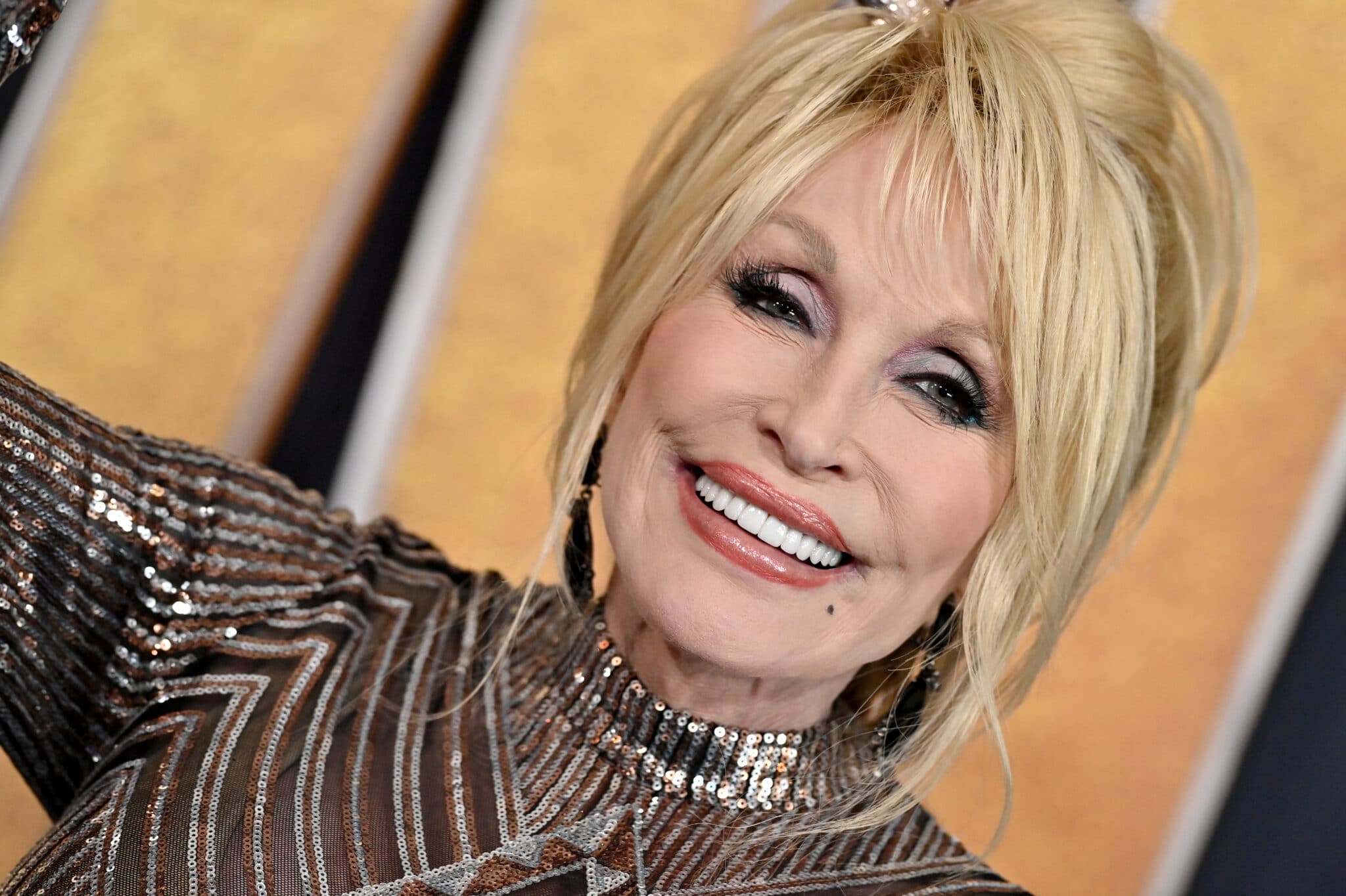 Dolly Parton dedicates ACM awards to Ukraine