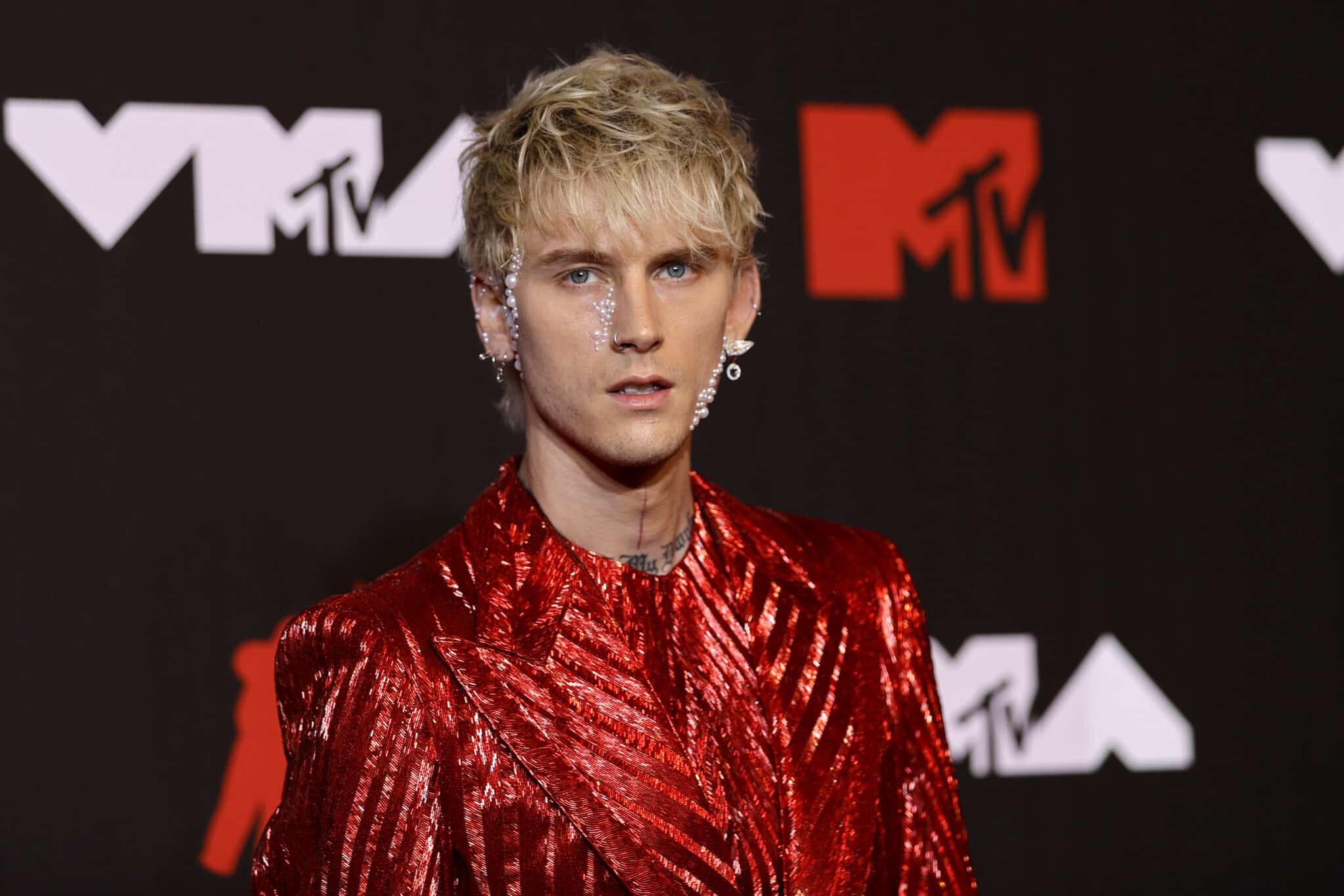 Is machine gun kelly gay