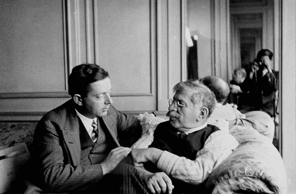 Dr. Edward Elkan and Magnus Hirschfeld at the fourth conference of the World League for Sexual Reform in Brno, 1932. (Wellcome Images)
