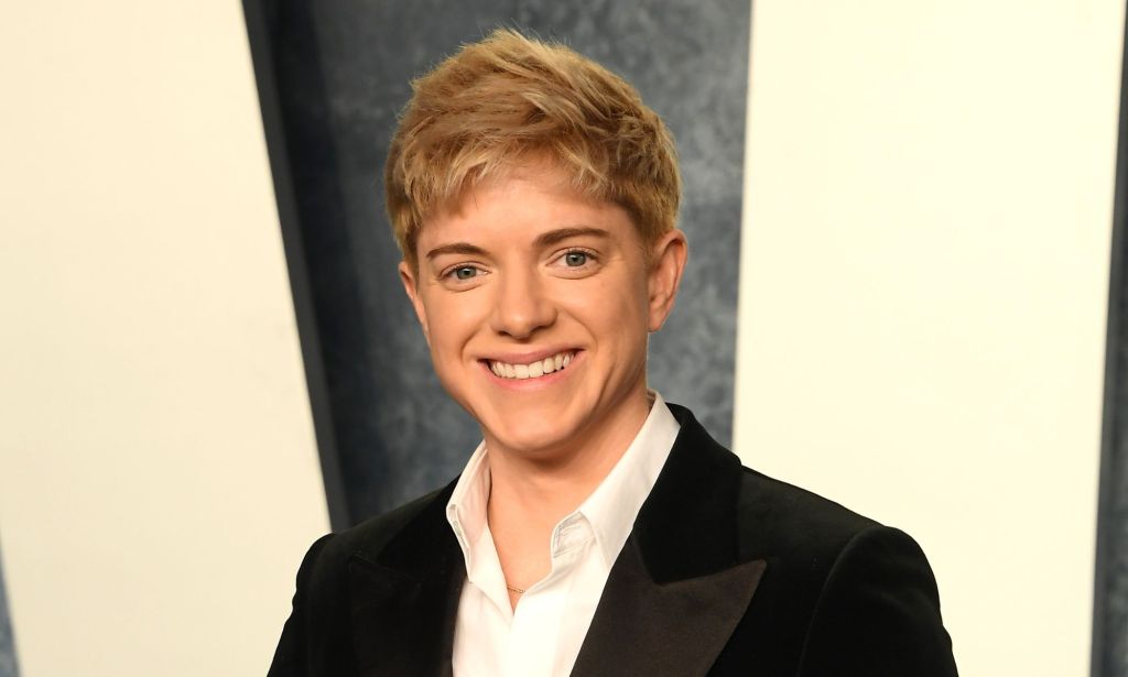 Mae Martin wearing a black suit jacket and white shirt while at the Vanity Fair Oscars afterparty.