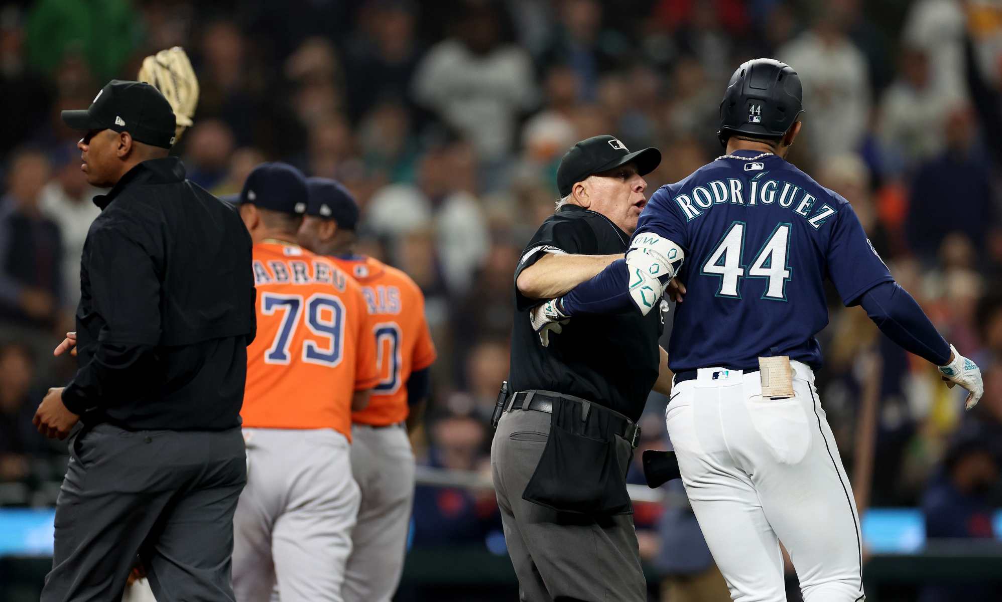 MLB reportedly investigates Astros after claims that players wore