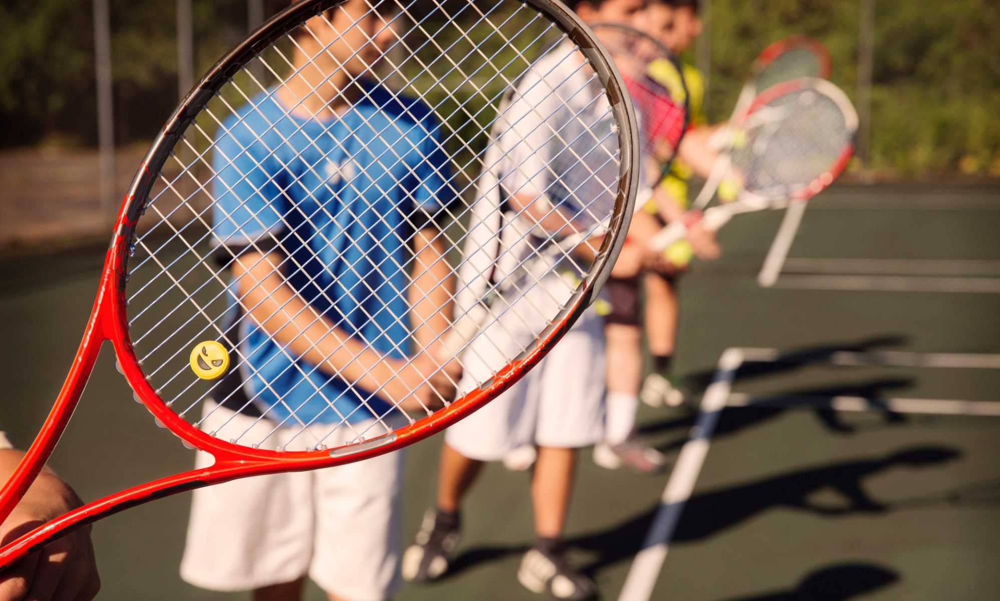 Найти спорт. Let's Play Tennis в прошедшем. Boys on the Tennis Court.