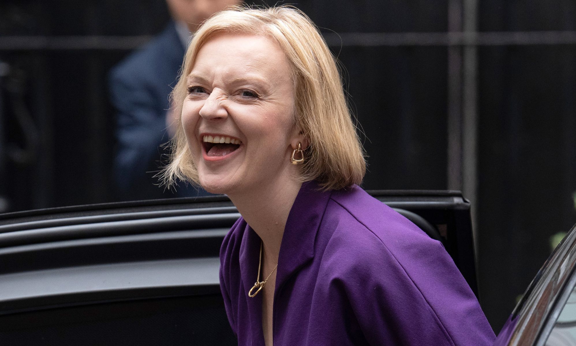 Liz Truss to propose law banning under-18s from changing gender