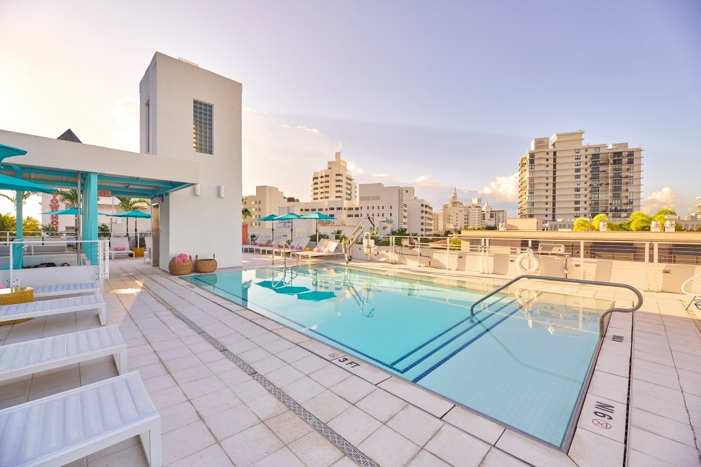 The rooftop pool at Hotel Greystone 