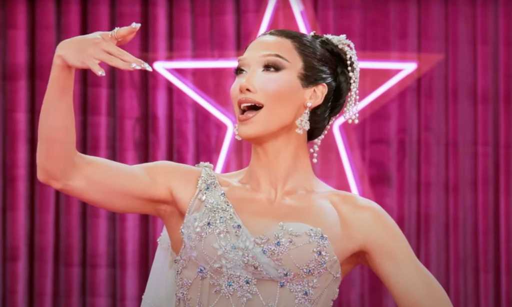 Plastique Tiara enters the Werk Room in All Stars 9