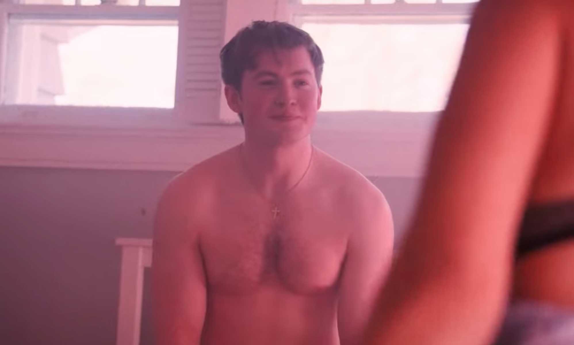 Kit Connor goes shirtless in Romeo and Juliet on Broadway teaser