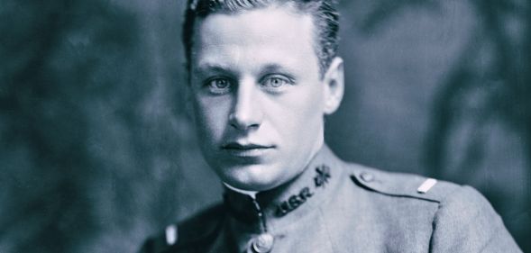 Hobey Baker photographed in his military uniform.