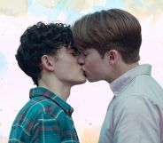 Charlie Spring and Nick Nelson kissing in Heartstopper