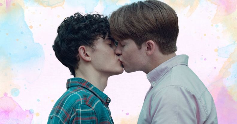 Charlie Spring and Nick Nelson kissing in Heartstopper