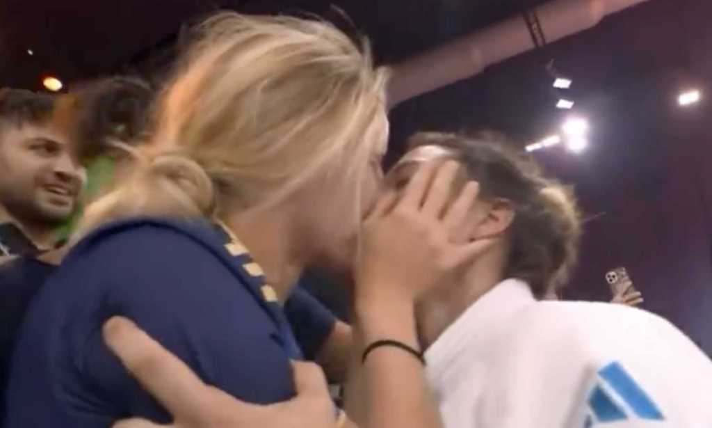 Italy's Alice Bellandi celebrated her gold Olympic win in judo by running to kiss her girlfriend.