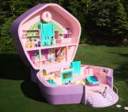 This is an image of a real life Polly Pocket compact.