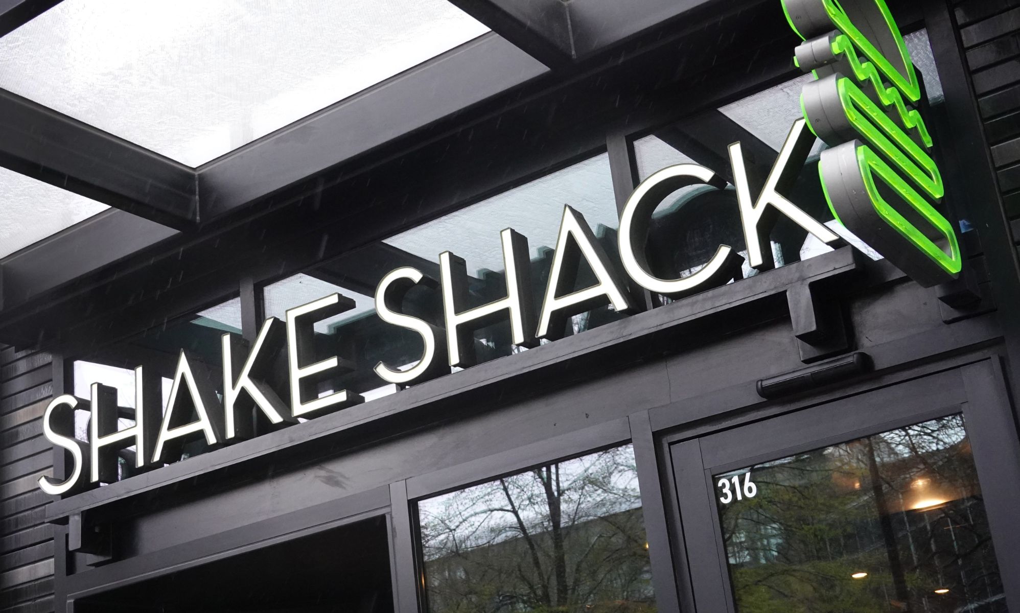 Gay man allegedly assaulted by Shake Shack staff after kiss