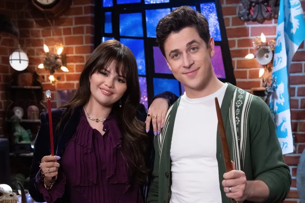 Selena Gomez and David Henrie return for Wizards Beyond Waverly Place trailer