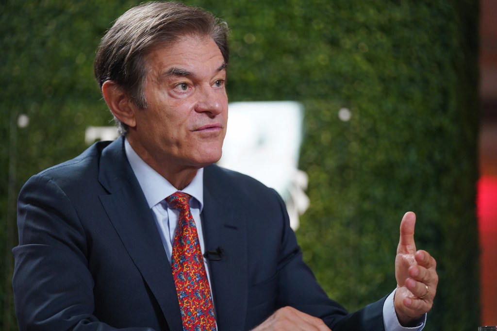 Dr. Oz attends The Swift Hour during the 2024 Concordia Annual Summit, he's in a navy suit and pale blue shirt with a red tie with blue and yellow florals