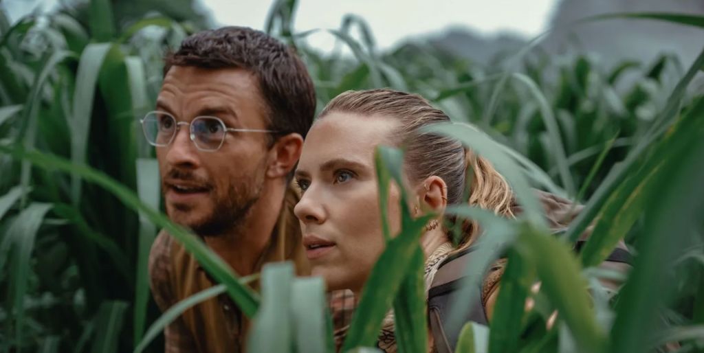 Jonathan Bailey and Scarlett Johansson in Jurassic World Rebirth.