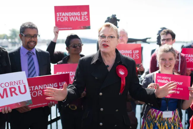 Eddie Izzard campaigns for Labour in Wales