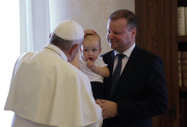 Pope Francis (L) caresses Tadas, carried by his father Prime Minister of Lithuania Saulius Skvernelis at the end of their private audience at the Vatican, on October 6, 2017. / AFP PHOTO / POOL / Alessandra Tarantino        (Photo credit should read ALESSANDRA TARANTINO/AFP/Getty Images)