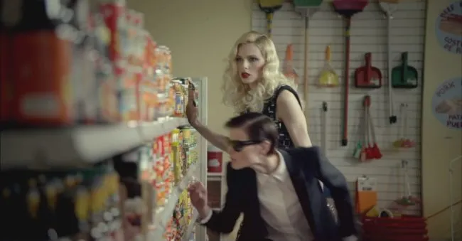 Andreja Pejic in David Bowie's The Stars (Are Coming Out) video