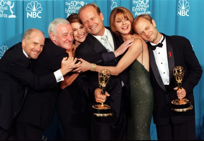LOS ANGELES, UNITED STATES: The cast of the television situation comedy "Frasier" pose with their Emmy for Outstanding Comedy Series at the 50th Annual Primetime Emmy Awards in Los Angeles 13 September. (From L-R:) Dan Butler, John Mahoney, Peri Gilpin, Kelsey Grammer, Jane Leeves and David Hyde Pierce. AFP PHOTO Kim KULISH/mn (Photo credit should read KIM KULISH/AFP/Getty Images)